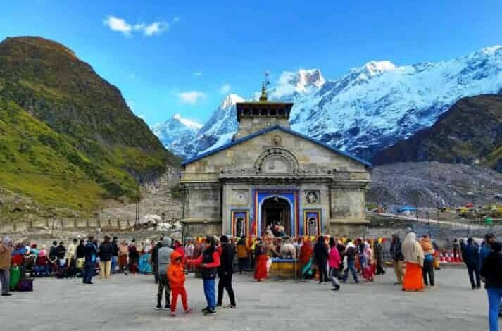 The place Kedarnath is a small town in Rudraprayag district, Uttarakhand. It is the Hindu pilgrimage Centre located in North India on the bank of the Mandakini river. The altitude is 3584 m above sea level. ‘ Kedar’ ‘Khand’ is the historical name of Kedarnath.